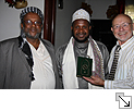 Rüdiger Nehberg und Ahmedin Sheik Abdulahi (Mitte), Äthiopien - Bildgröße: 13,55 x 9,03 cm bei 300 DPI